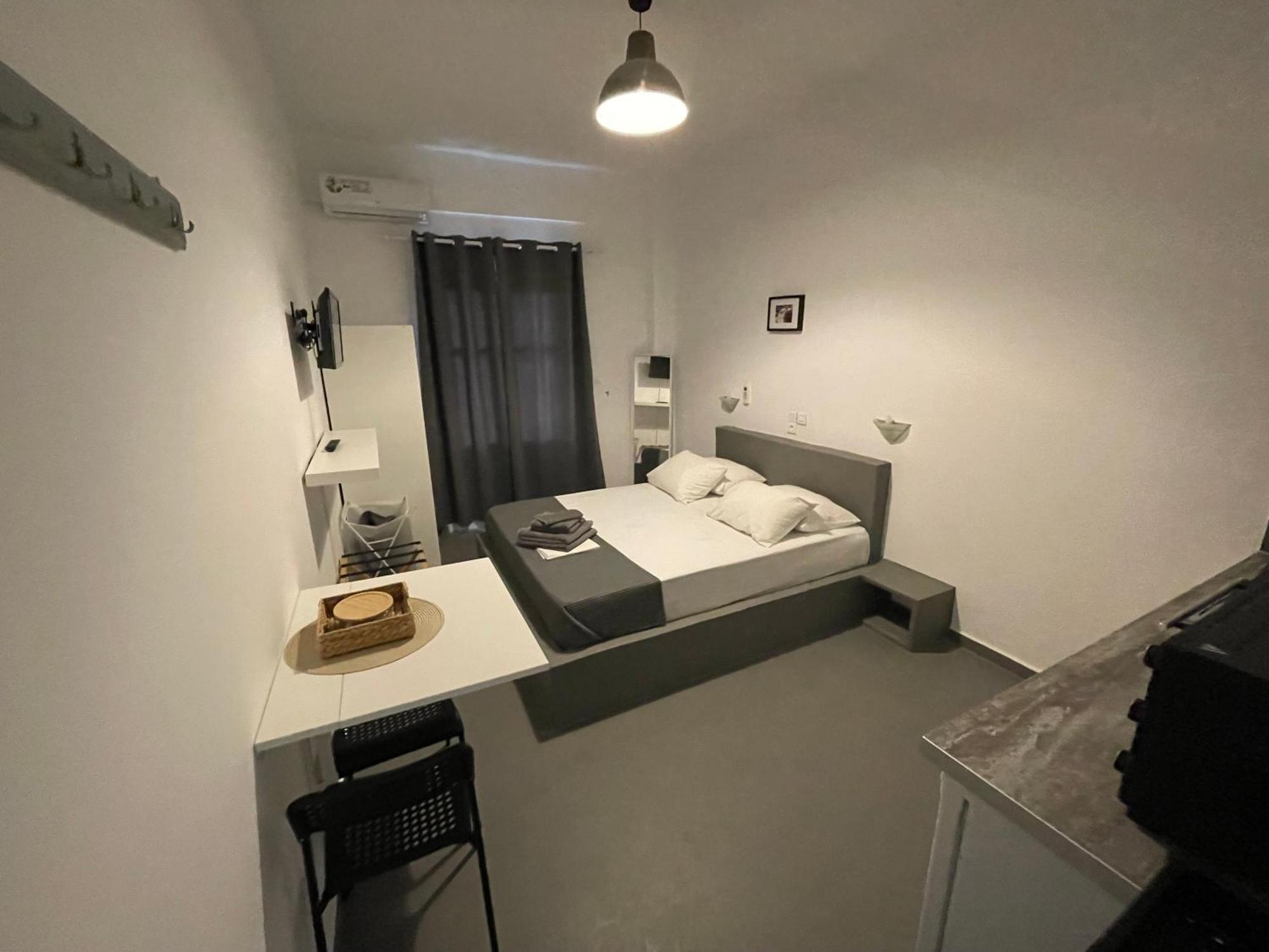 Spanos Studios - Panteli Luaran gambar