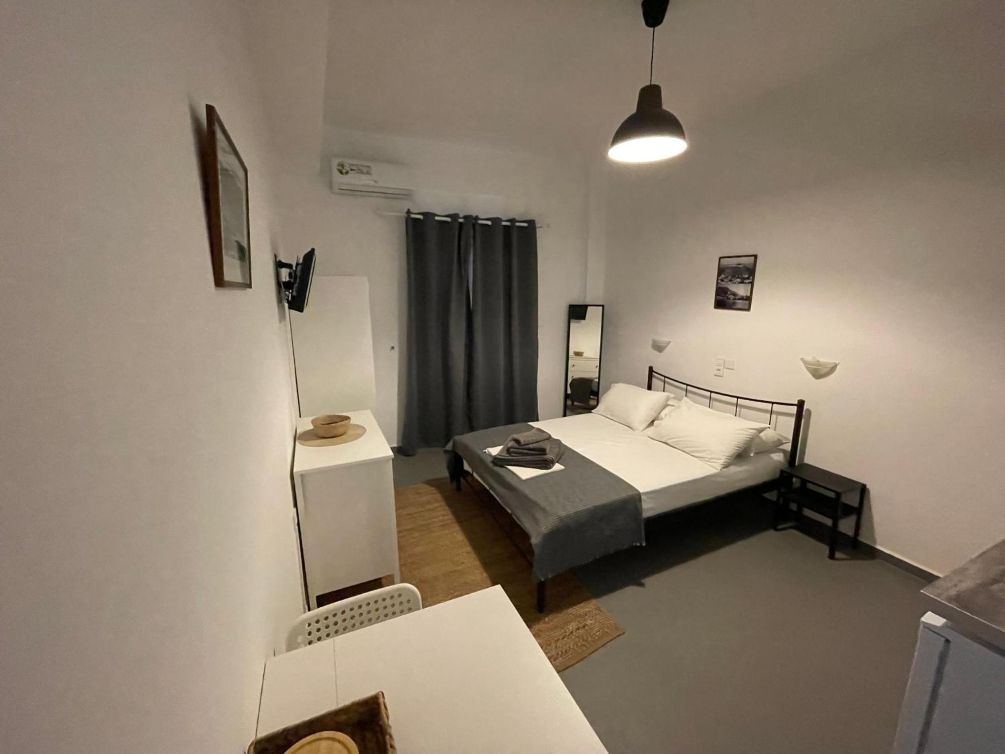 Spanos Studios - Panteli Luaran gambar